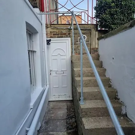 Ferienwohnung Entire Ground Floor Flat, Free Off-Street Parking And Large Garden London Exterior foto