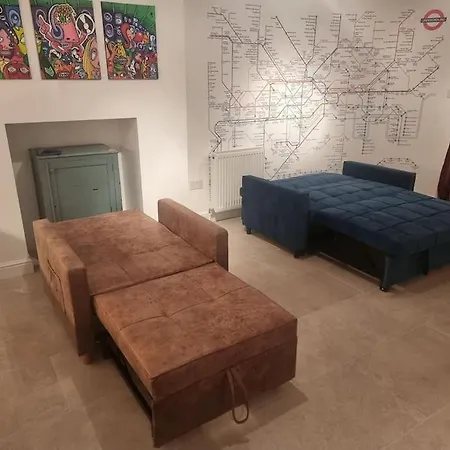 Ferienwohnung Entire Ground Floor Flat, Free Off-Street Parking And Large Garden London Exterior foto