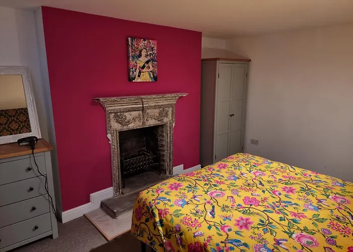 Entire Ground Floor Flat, Free Off-Street Parking And Large Garden